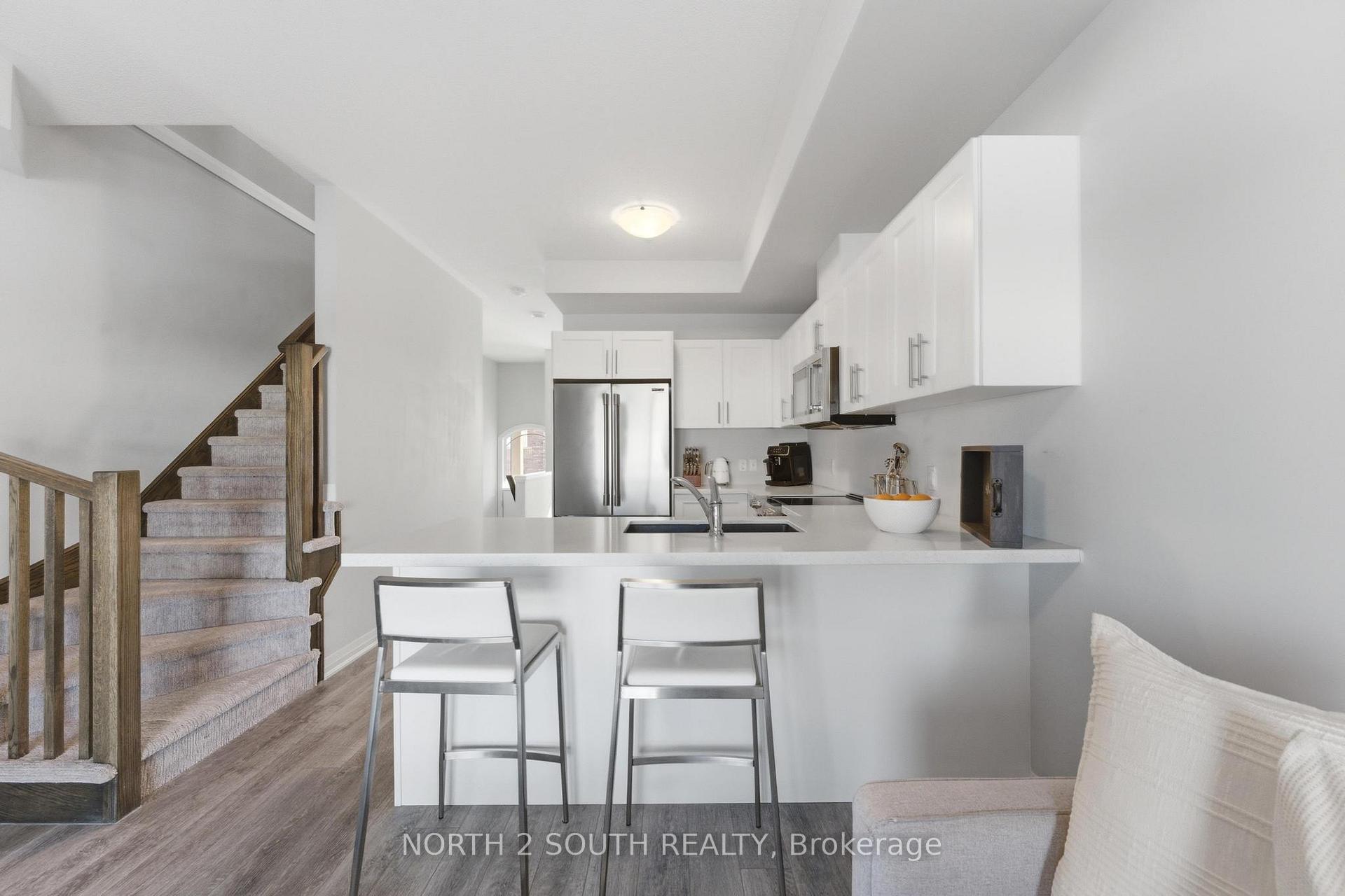 Photo 15 of 90 Laguna Village Crescent, Hamilton, Rural Glanbrook — HOMEH