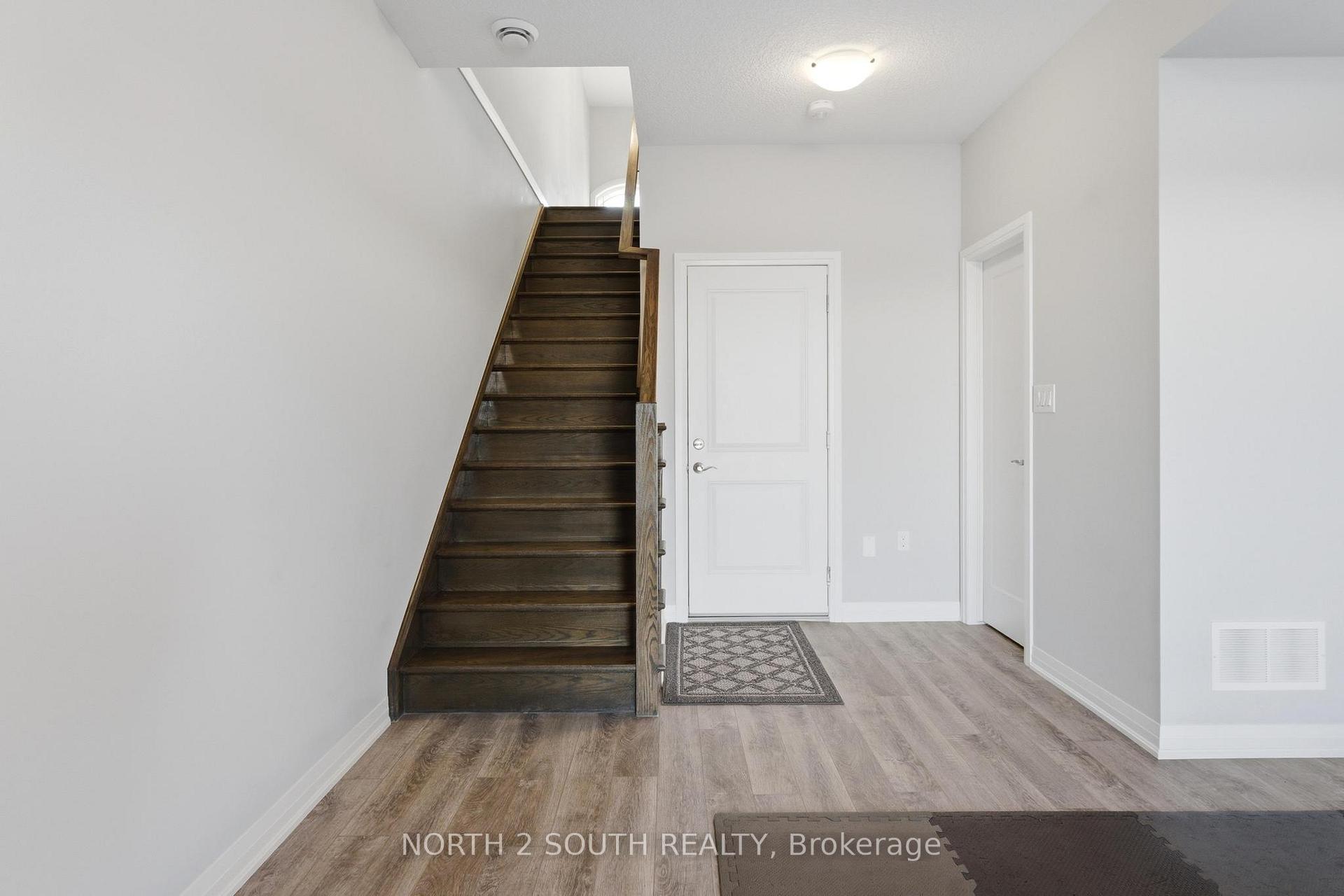 Photo 30 of 90 Laguna Village Crescent, Hamilton, Rural Glanbrook — HOMEH