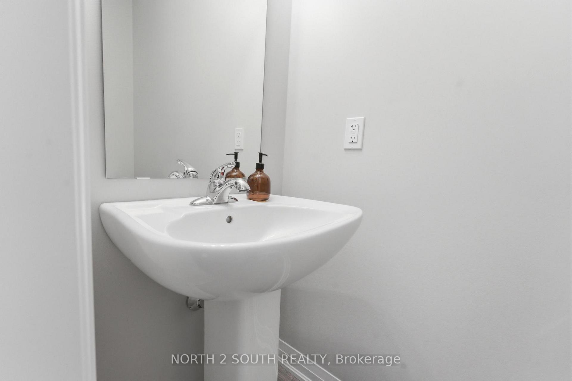 Photo 31 of 90 Laguna Village Crescent, Hamilton, Rural Glanbrook — HOMEH