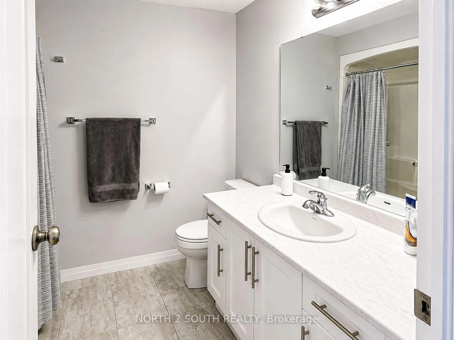 Photo 19 of 90 Laguna Village Crescent, Hamilton, Rural Glanbrook — HOMEH