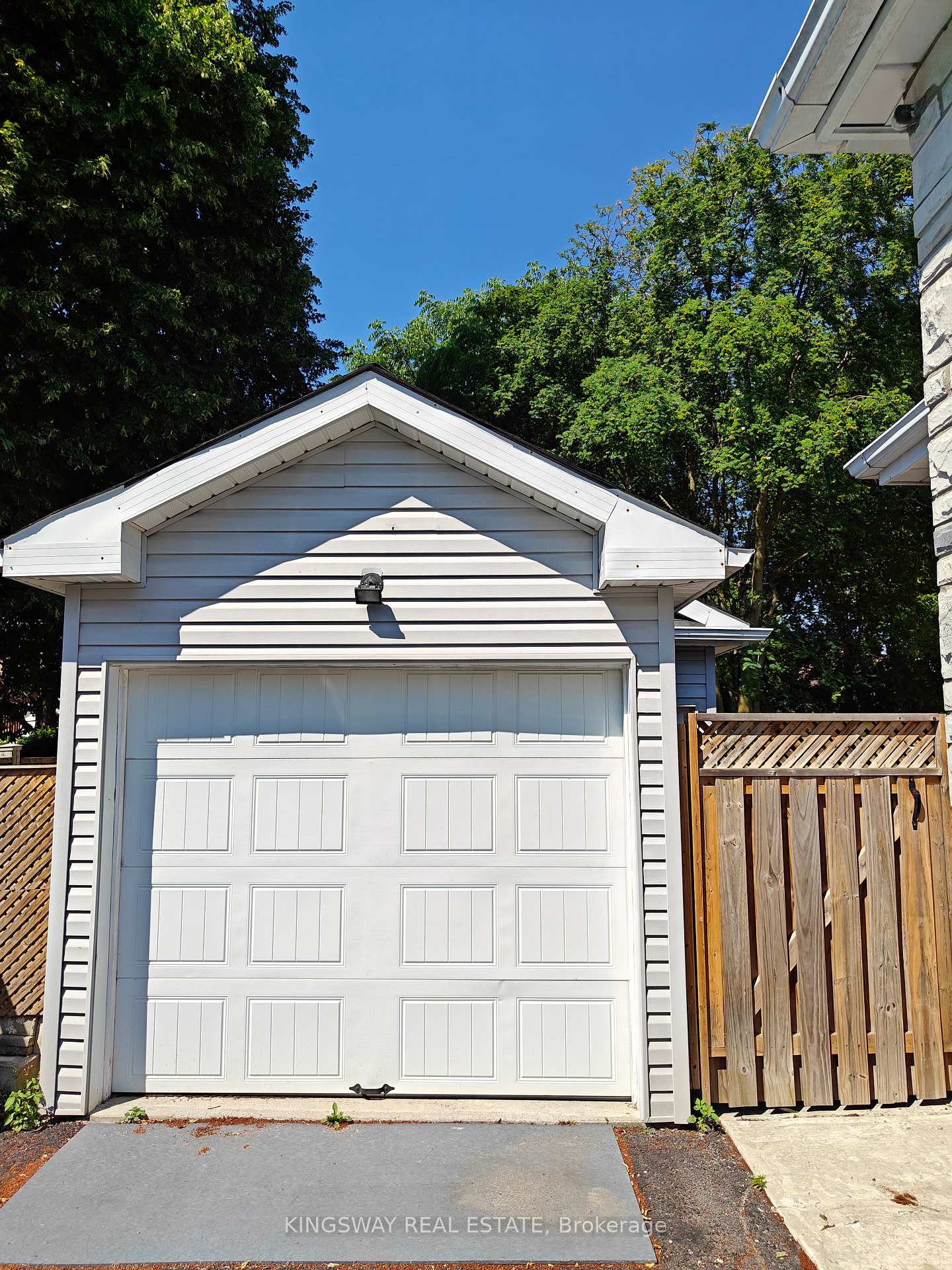 Photo 23 of 848 Grierson Street, Oshawa, Centennial — HOMEH