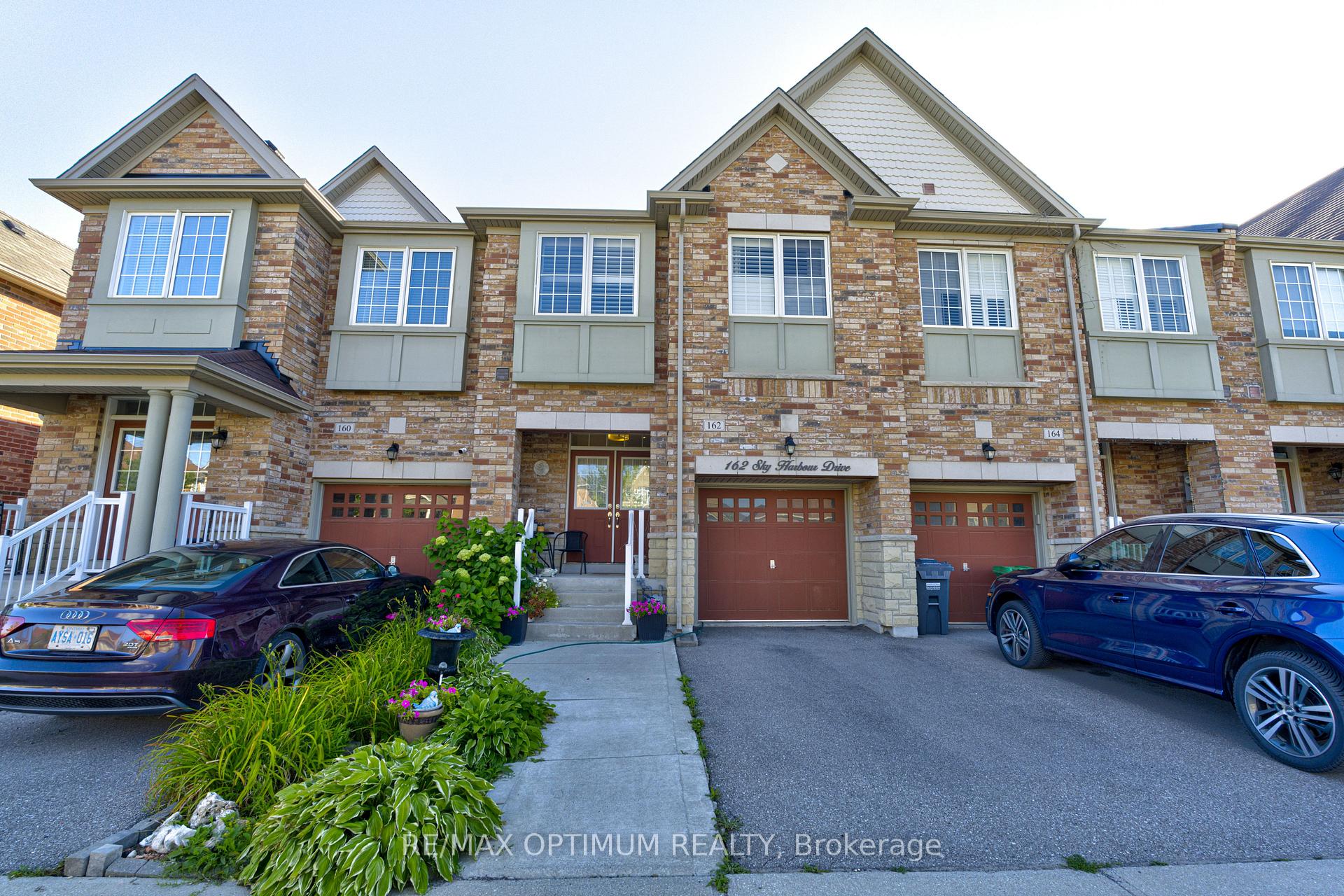 Photo 3 of 162 Sky Harbour Drive, Brampton, Bram West — HOMEH