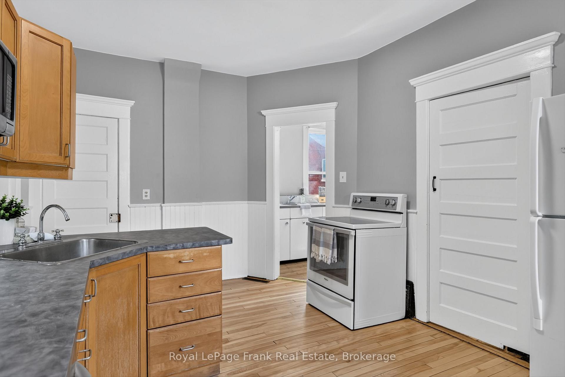 Photo 18 of 121 Romaine Street, Peterborough, Town Ward 3 — HOMEH