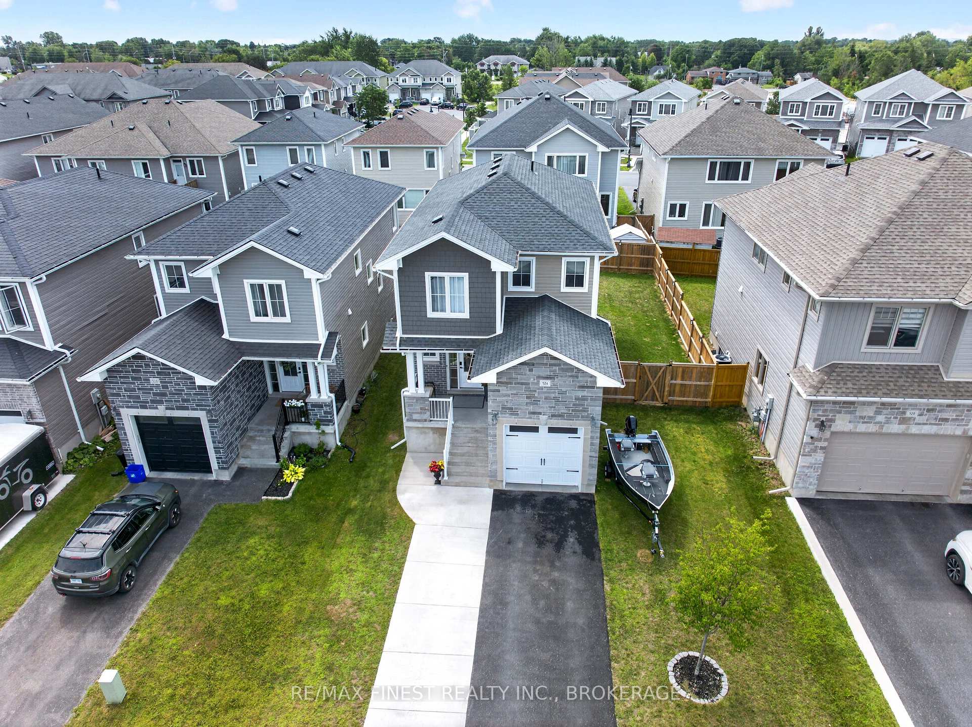 Photo 2 of 524 Beth Crescent, Kingston, City Northwest — HOMEH