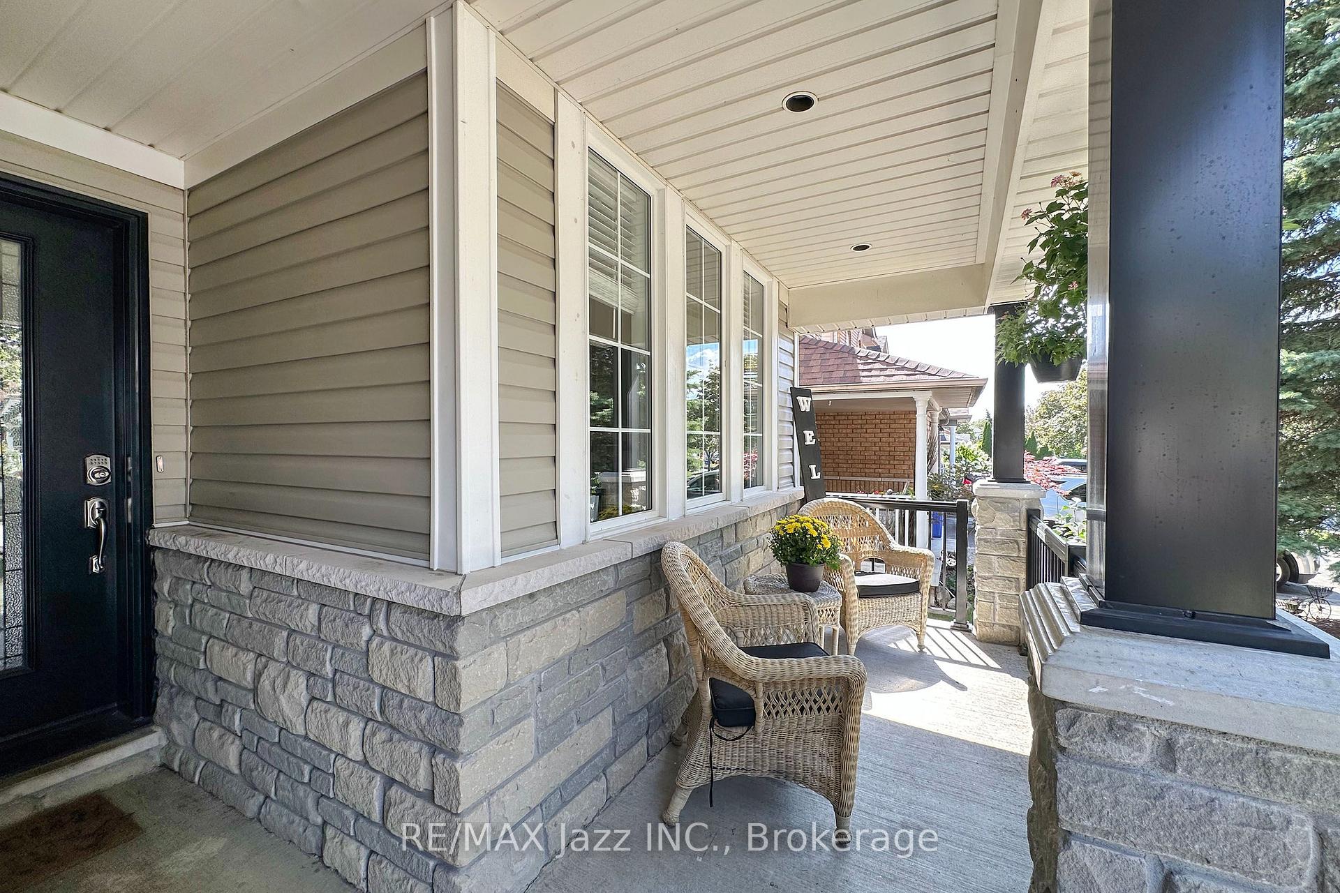 Photo 3 of 54 Melody Drive, Whitby, Brooklin — HOMEH
