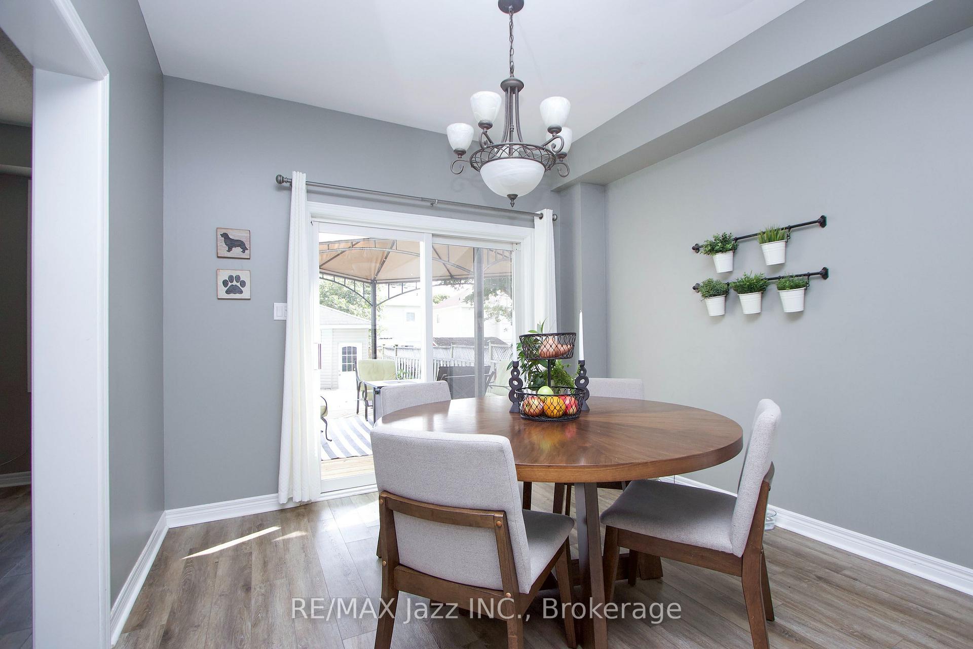 Photo 14 of 54 Melody Drive, Whitby, Brooklin — HOMEH