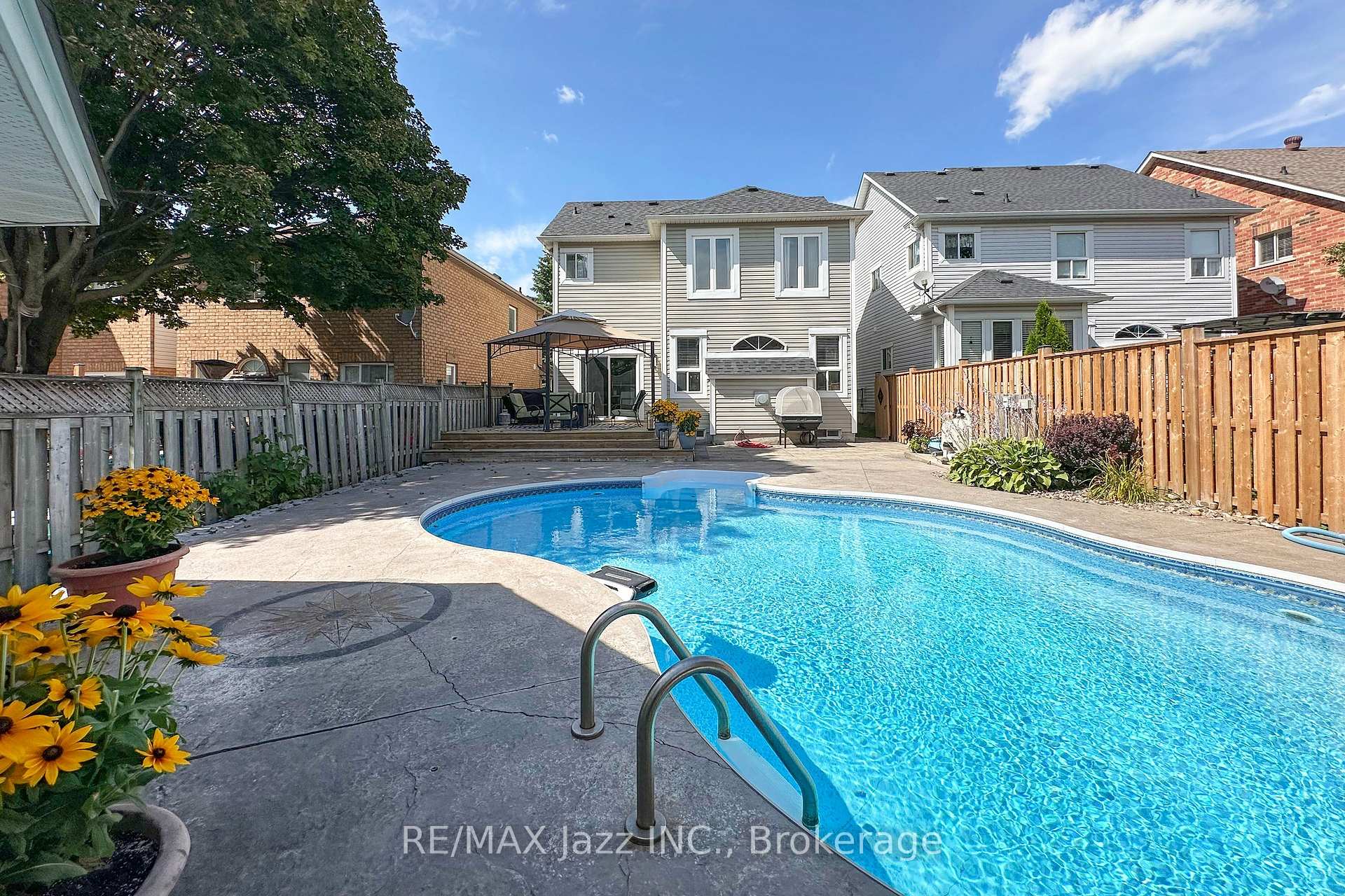 Photo 40 of 54 Melody Drive, Whitby, Brooklin — HOMEH