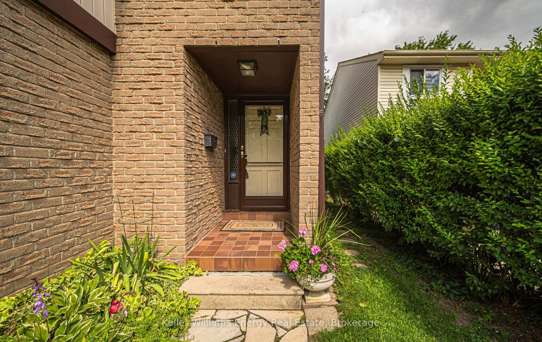 Photo 4 of 46 Croach Crescent, Scarborough, Agincourt North — HOMEH