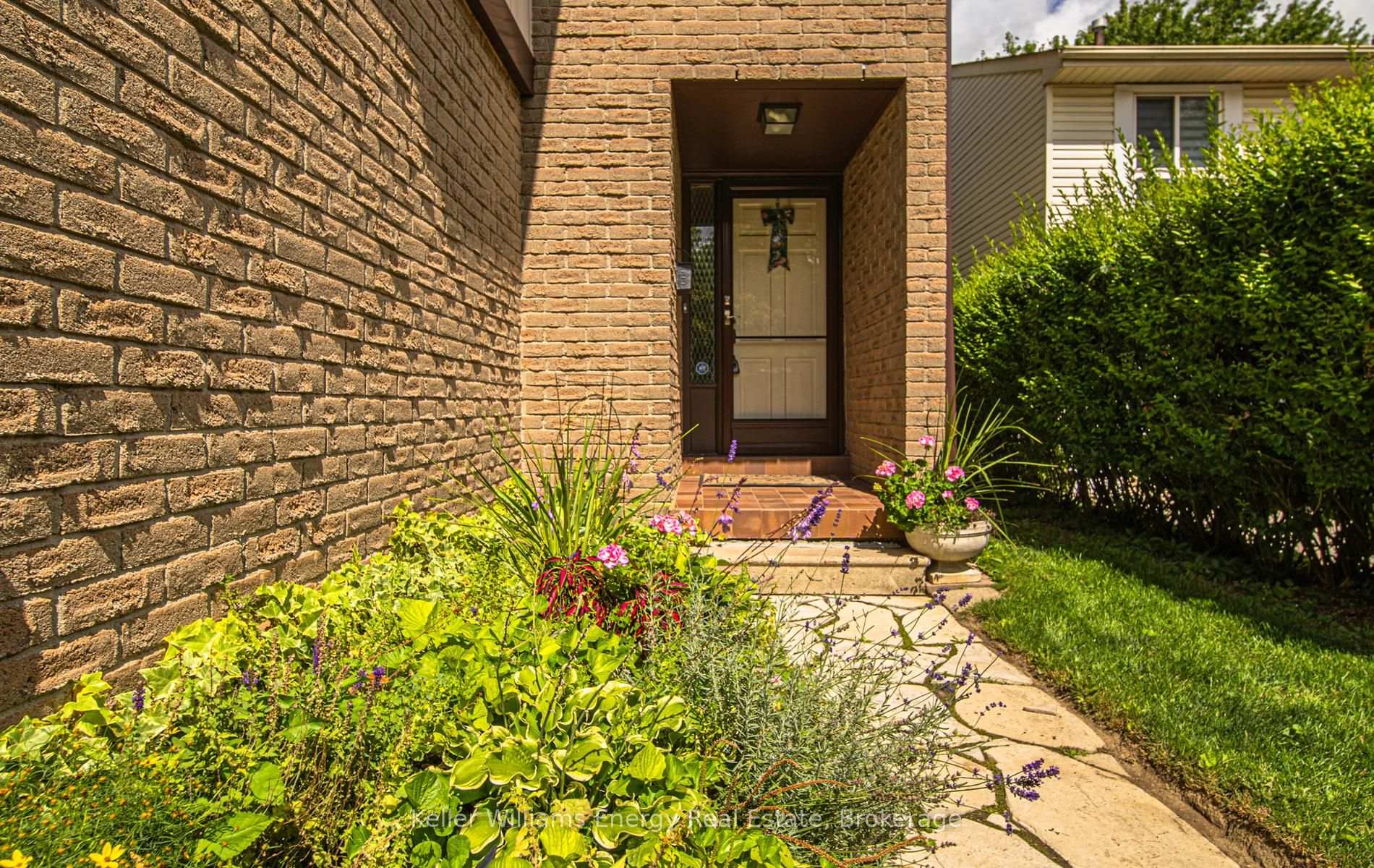 Photo 12 of 46 Croach Crescent, Scarborough, Agincourt North — HOMEH