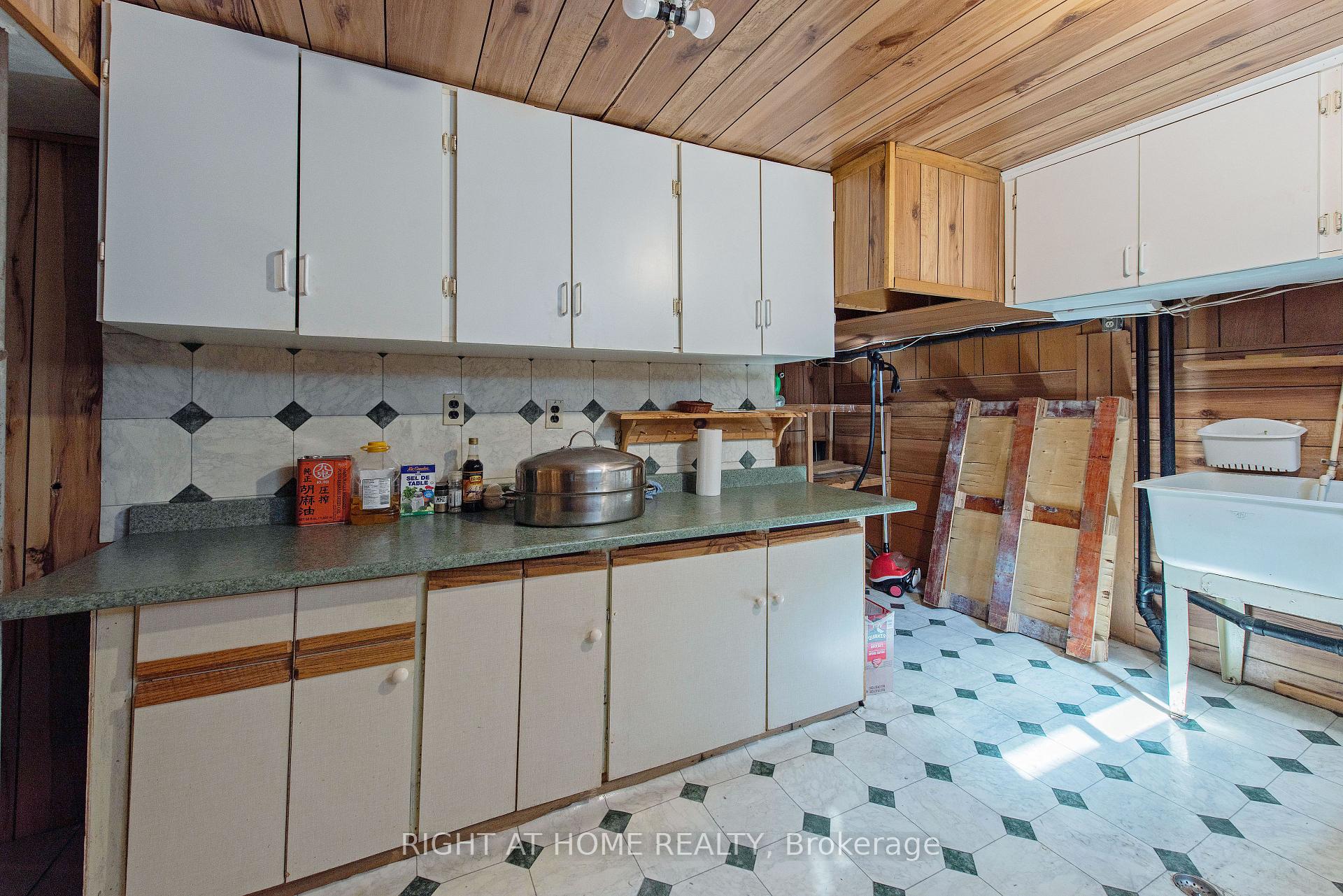 Photo 37 of 69 Alayne Crescent, London, South X — HOMEH