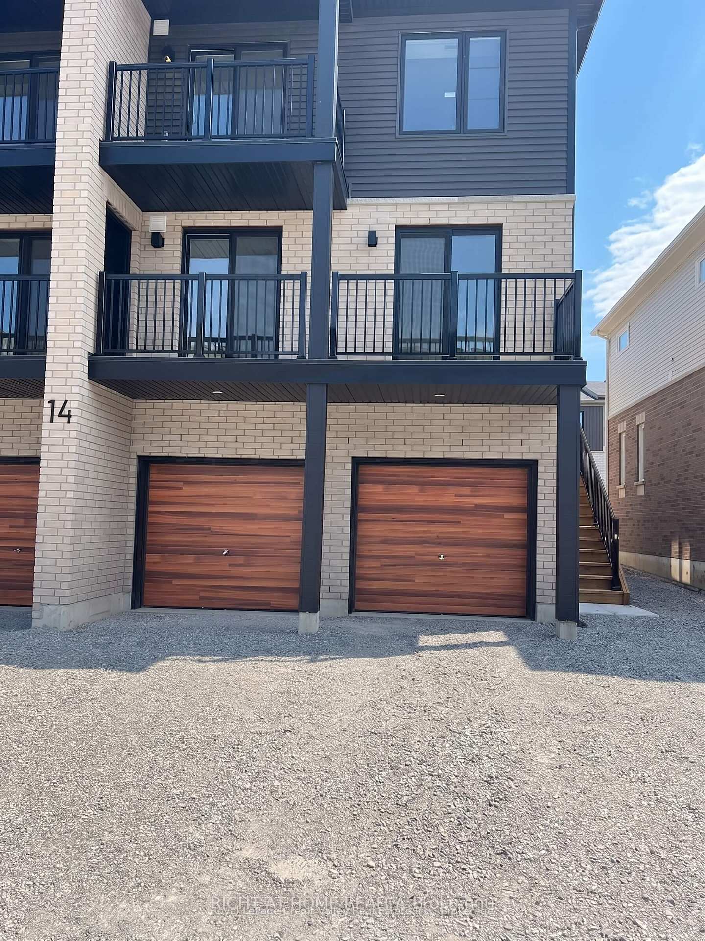 Photo 2 of Unit 5, 14 Wagon Lane E, Barrie, Rural Barrie Southeast — HOMEH