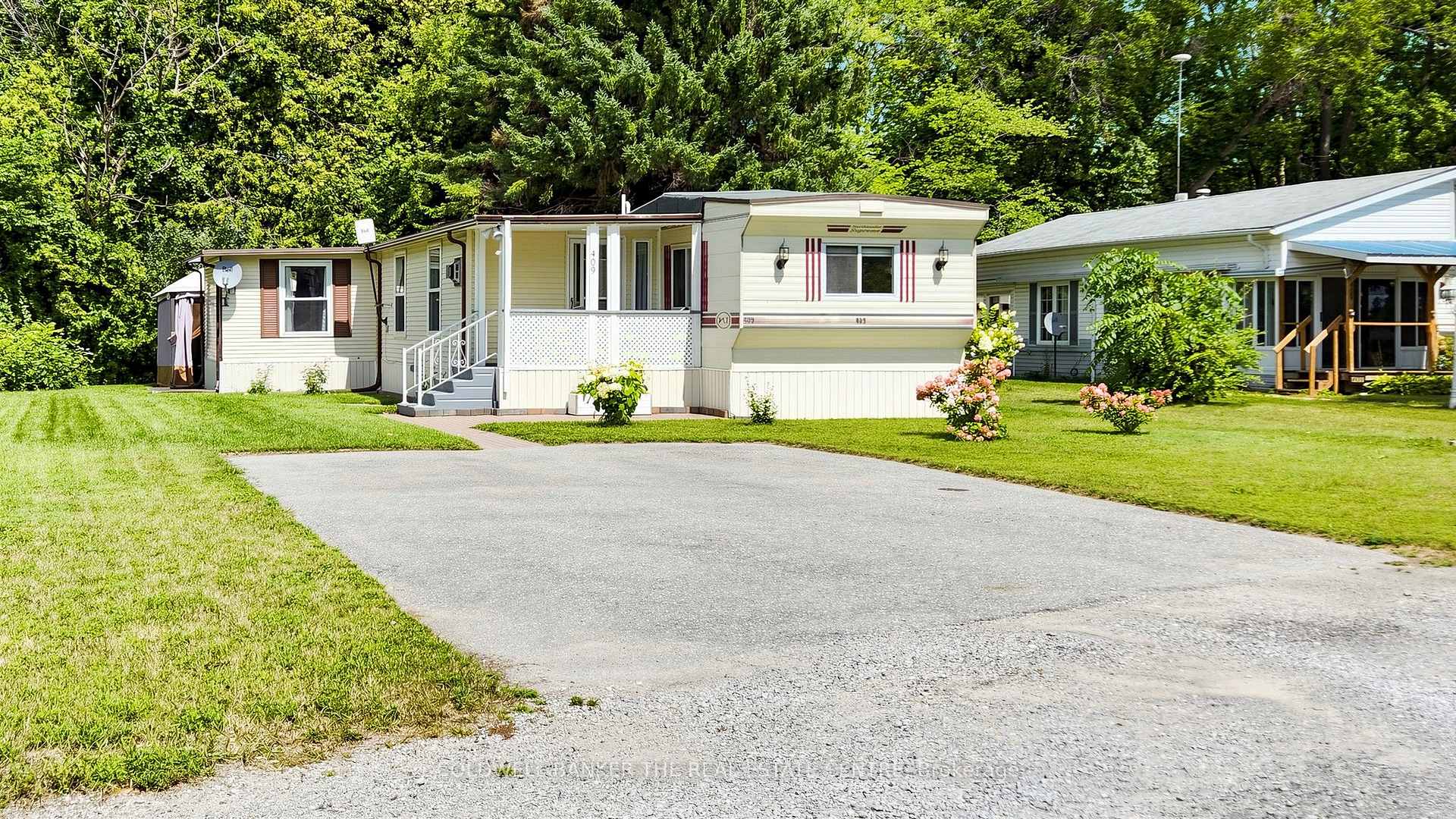 Photo 1 of Unit 409, 285 Crydermans Side Road, Georgina, Baldwin — HOMEH