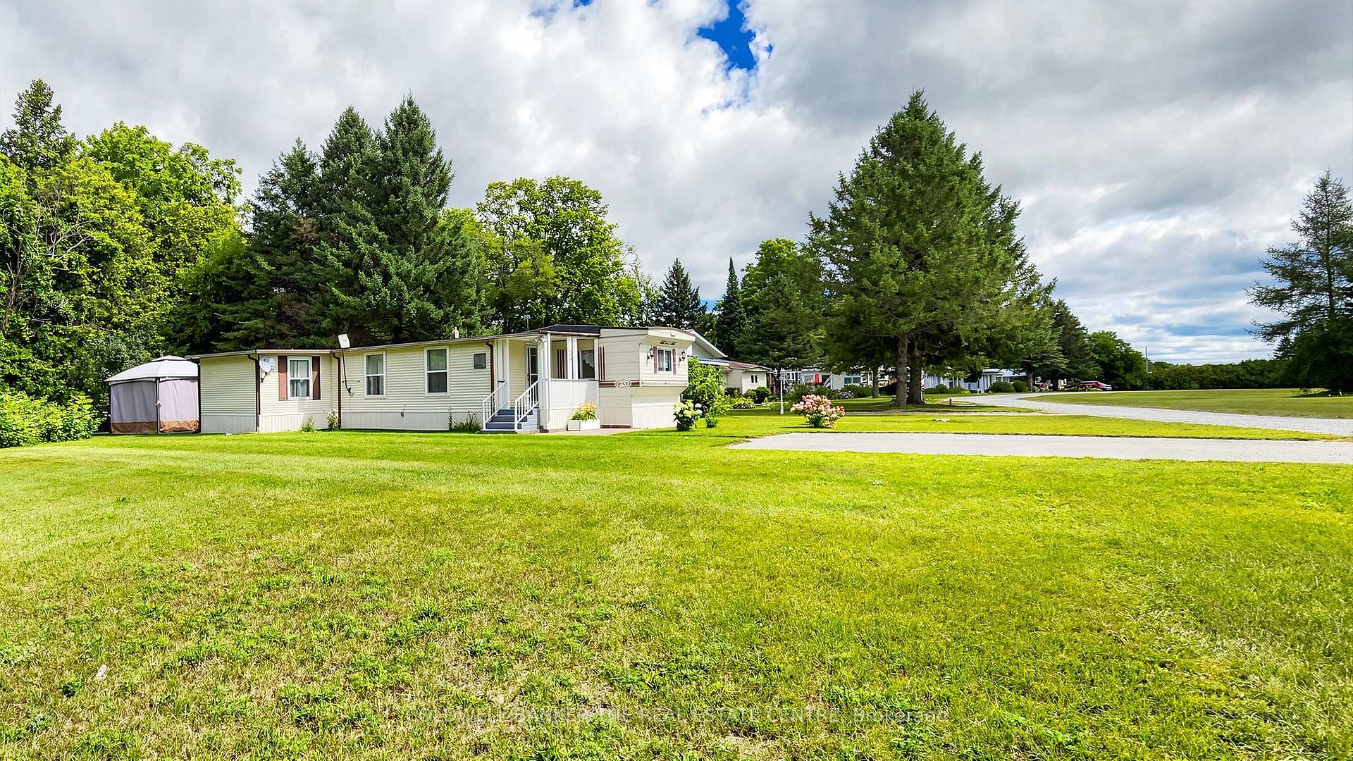 Photo 32 of Unit 409, 285 Crydermans Side Road, Georgina, Baldwin — HOMEH