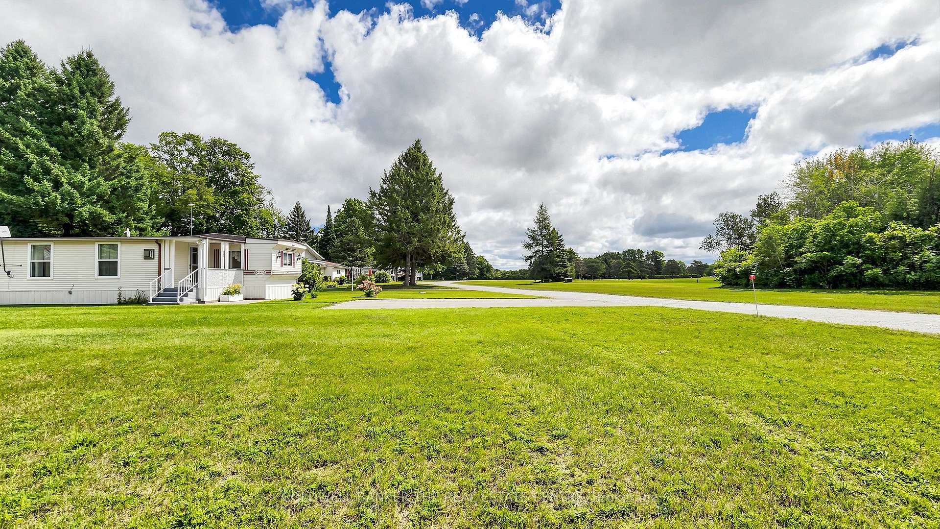 Photo 33 of Unit 409, 285 Crydermans Side Road, Georgina, Baldwin — HOMEH