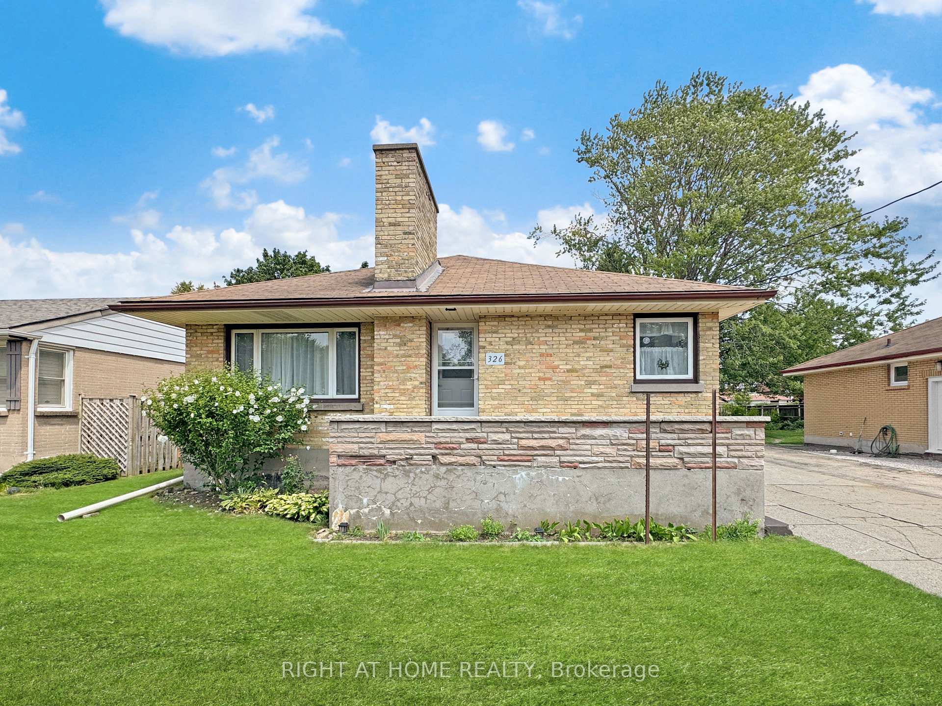 Photo 2 of 326 Avondale Road, London, East H — HOMEH