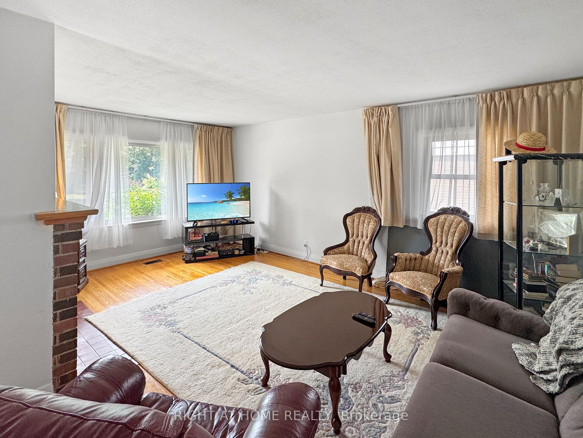 Photo 5 of 326 Avondale Road, London, East H — HOMEH