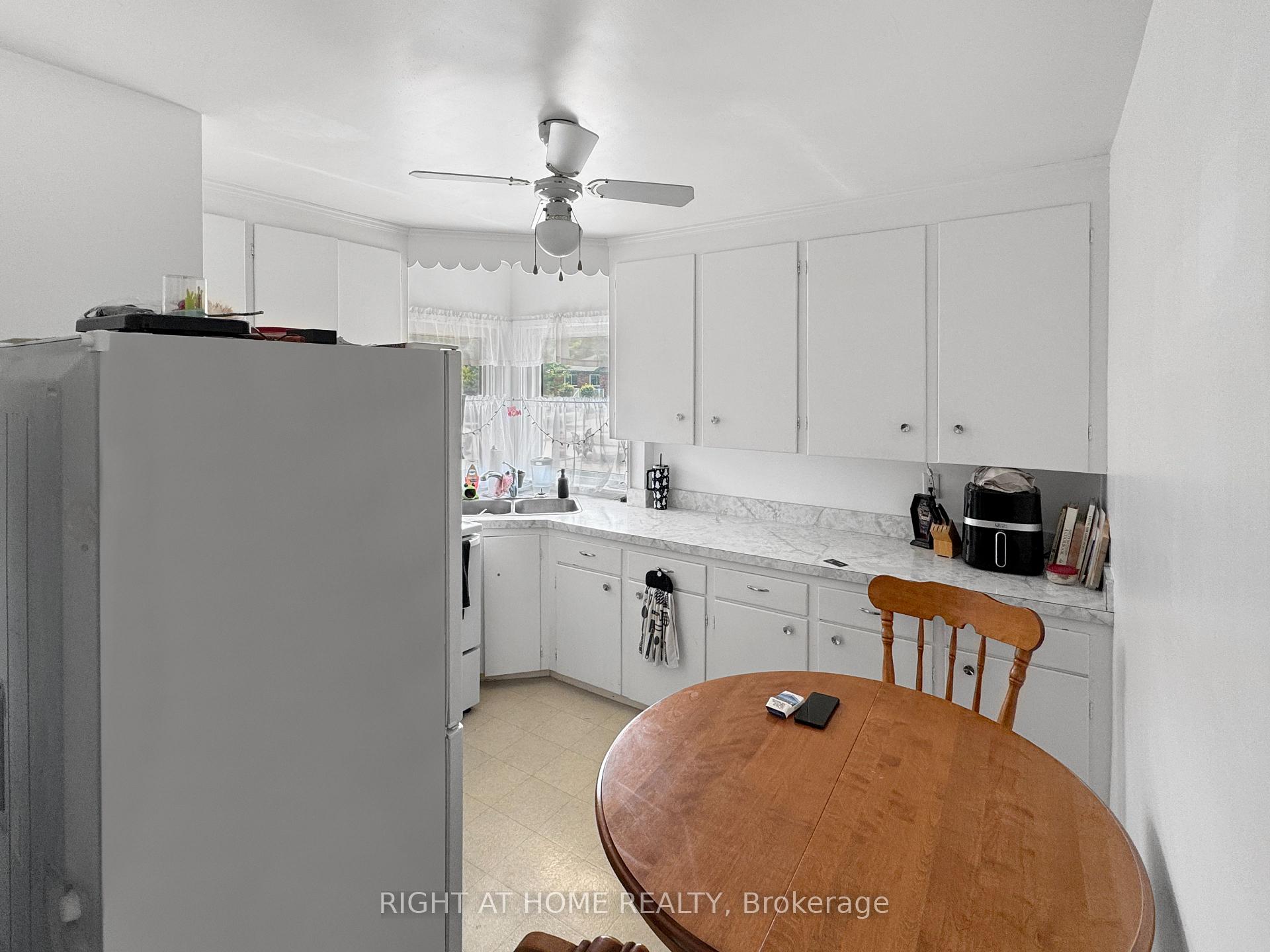Photo 7 of 326 Avondale Road, London, East H — HOMEH
