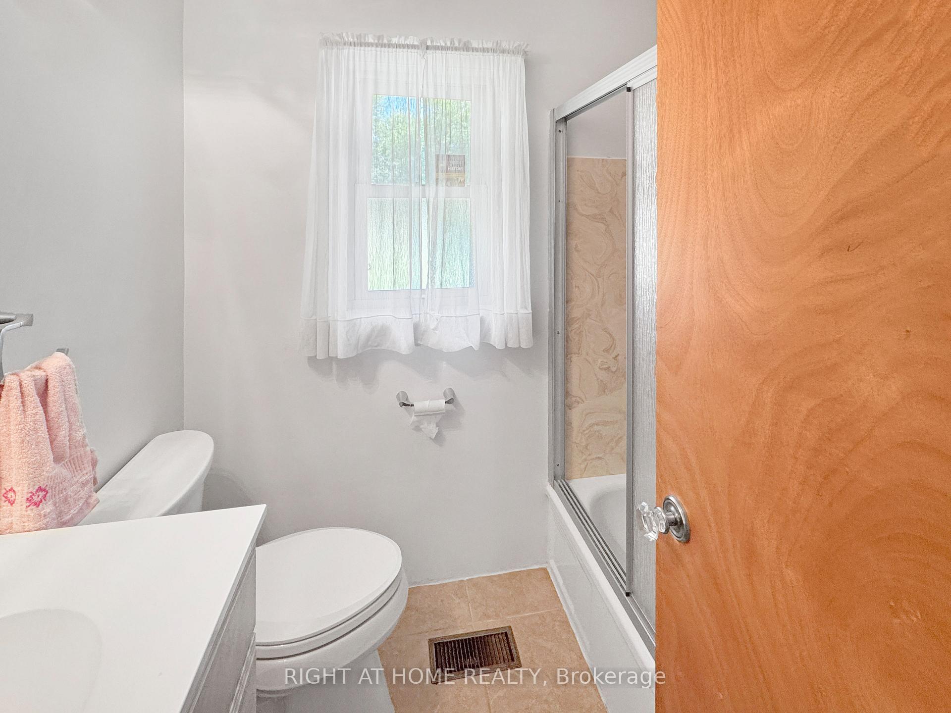 Photo 11 of 326 Avondale Road, London, East H — HOMEH