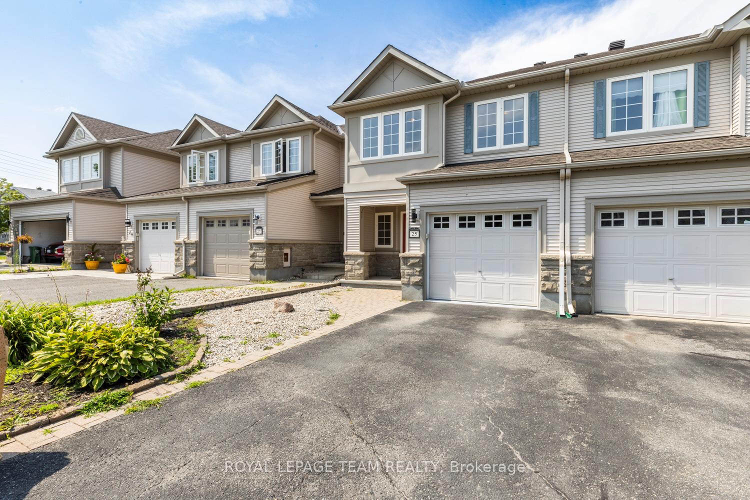 Photo 3 of 25 Kirkstone Private, Ottawa, Barrhaven - Stonebridge — HOMEH