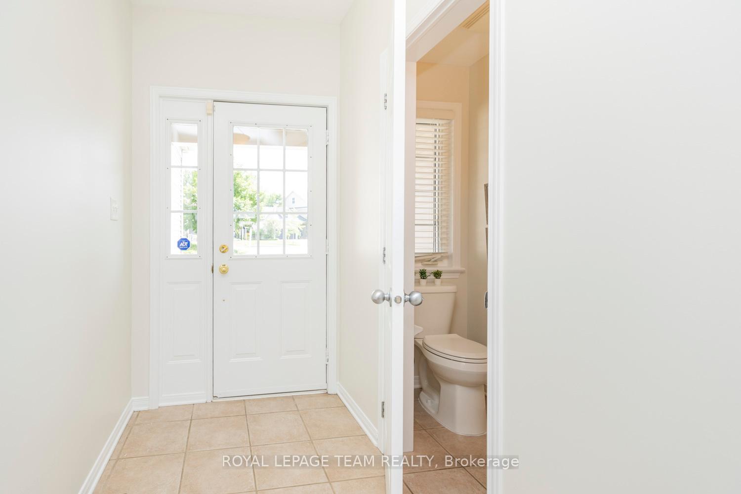 Photo 5 of 25 Kirkstone Private, Ottawa, Barrhaven - Stonebridge — HOMEH