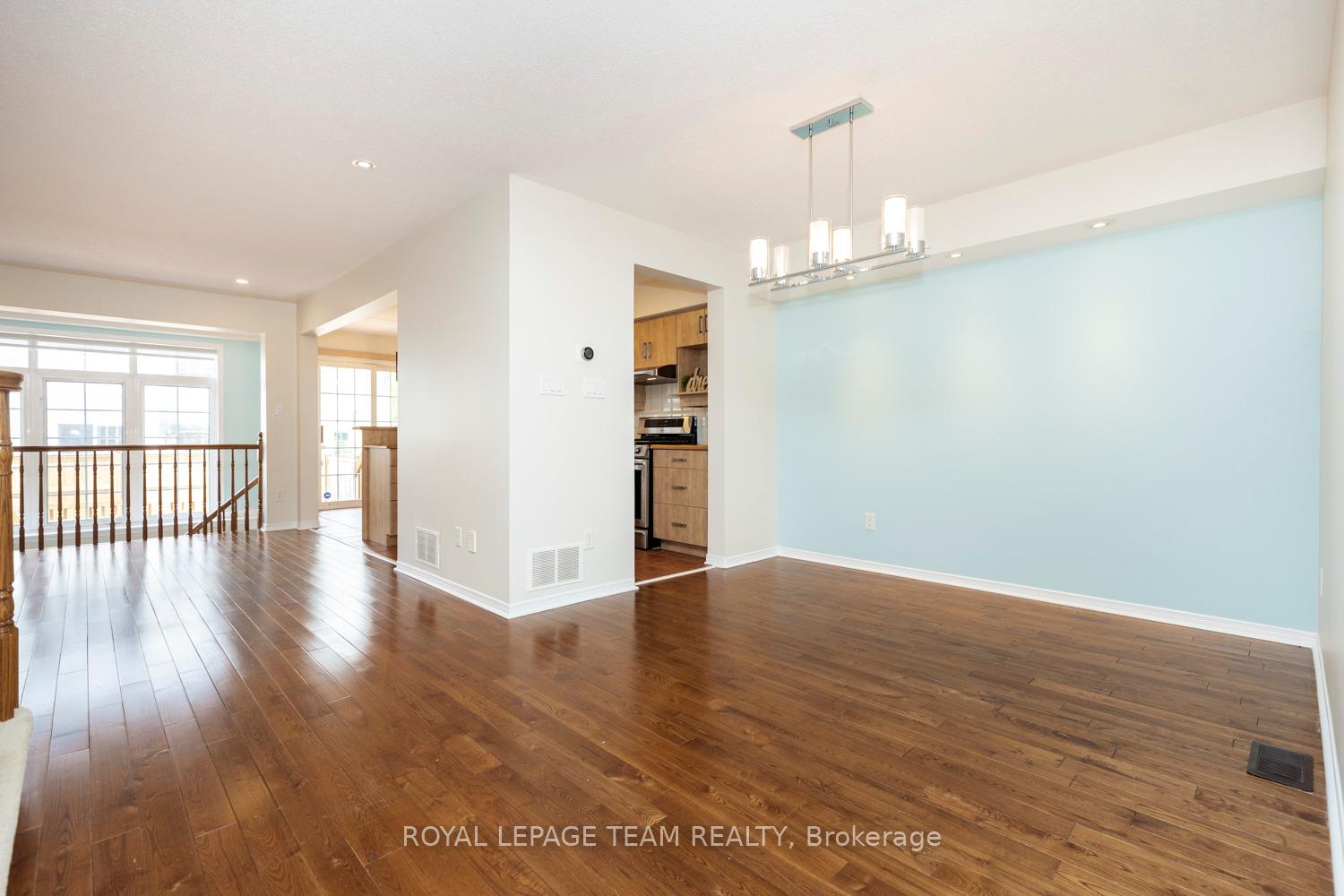 Photo 8 of 25 Kirkstone Private, Ottawa, Barrhaven - Stonebridge — HOMEH