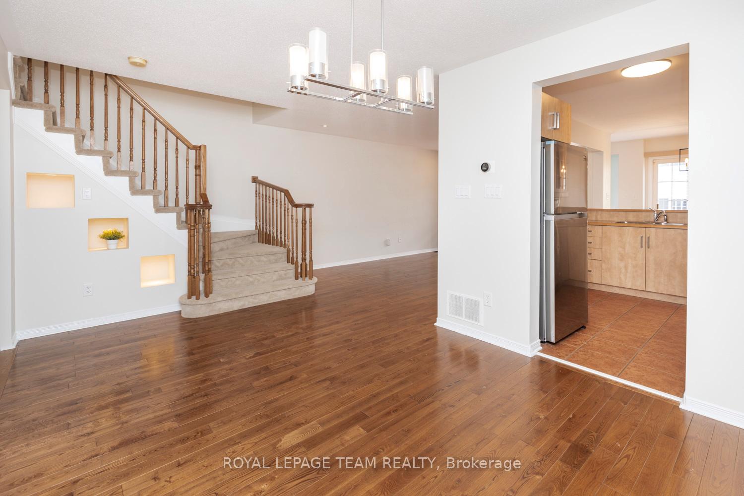 Photo 9 of 25 Kirkstone Private, Ottawa, Barrhaven - Stonebridge — HOMEH