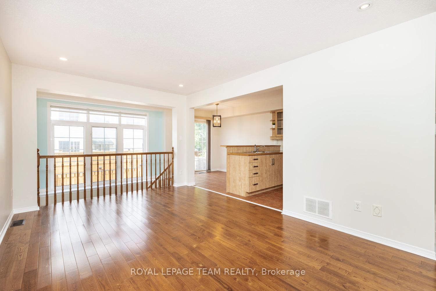Photo 11 of 25 Kirkstone Private, Ottawa, Barrhaven - Stonebridge — HOMEH