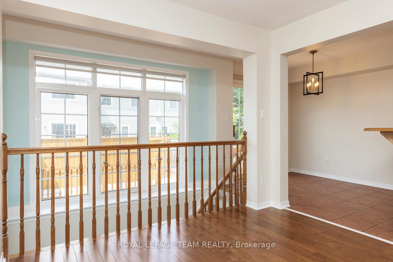 Photo 12 of 25 Kirkstone Private, Ottawa, Barrhaven - Stonebridge — HOMEH