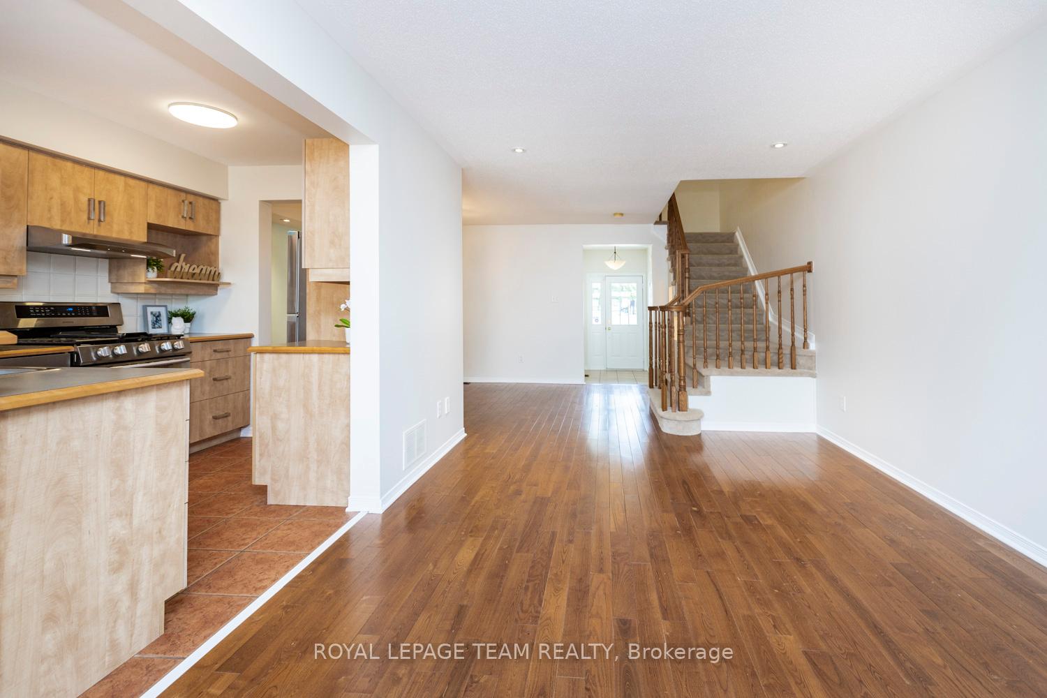 Photo 14 of 25 Kirkstone Private, Ottawa, Barrhaven - Stonebridge — HOMEH