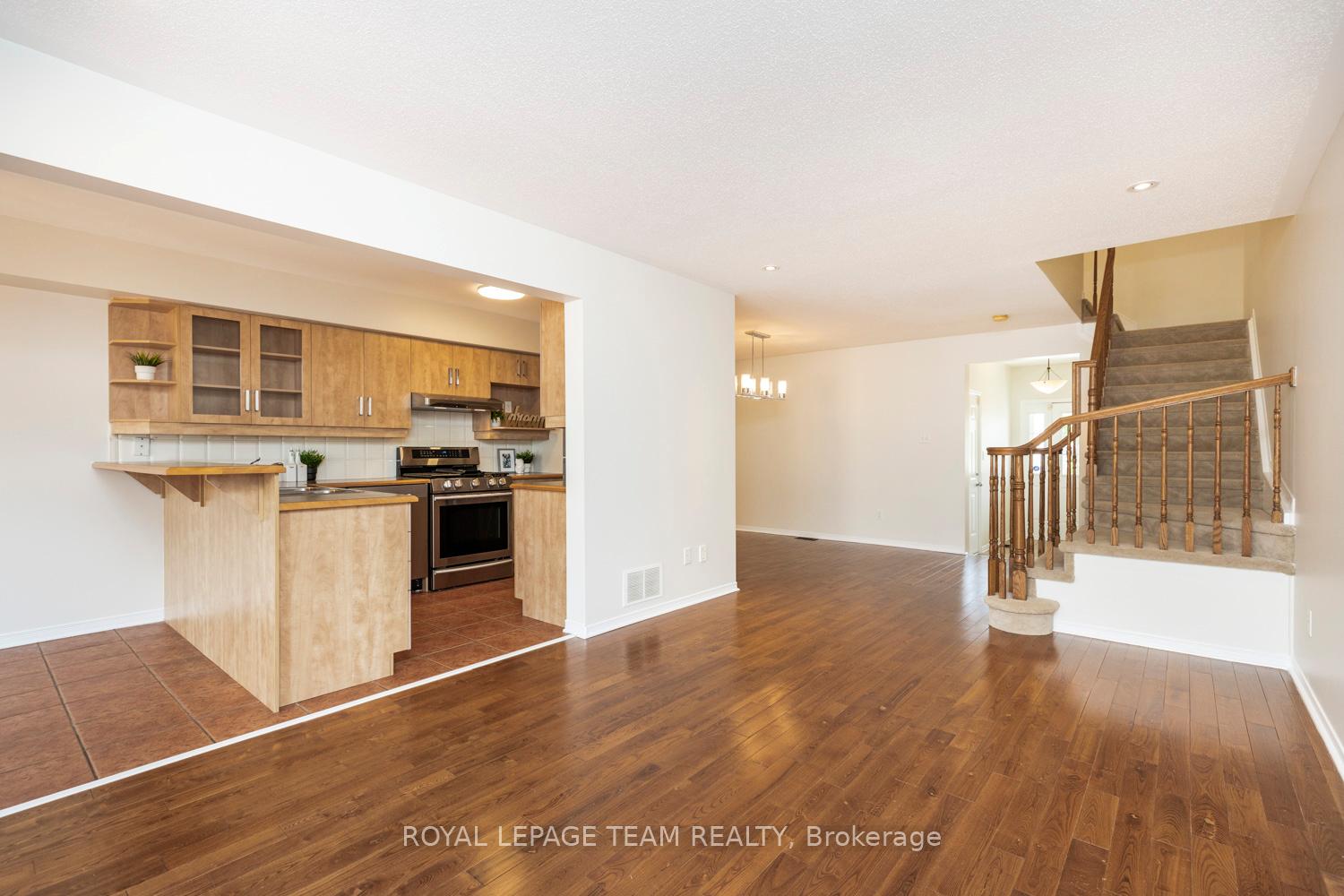 Photo 15 of 25 Kirkstone Private, Ottawa, Barrhaven - Stonebridge — HOMEH