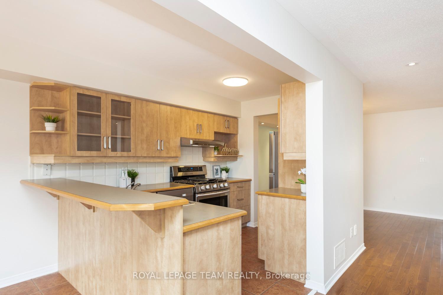 Photo 16 of 25 Kirkstone Private, Ottawa, Barrhaven - Stonebridge — HOMEH