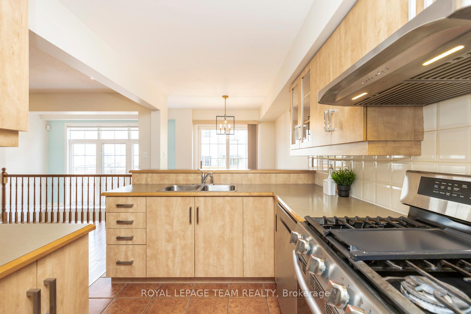 Photo 19 of 25 Kirkstone Private, Ottawa, Barrhaven - Stonebridge — HOMEH