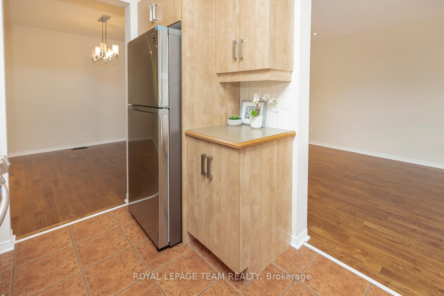 Photo 21 of 25 Kirkstone Private, Ottawa, Barrhaven - Stonebridge — HOMEH