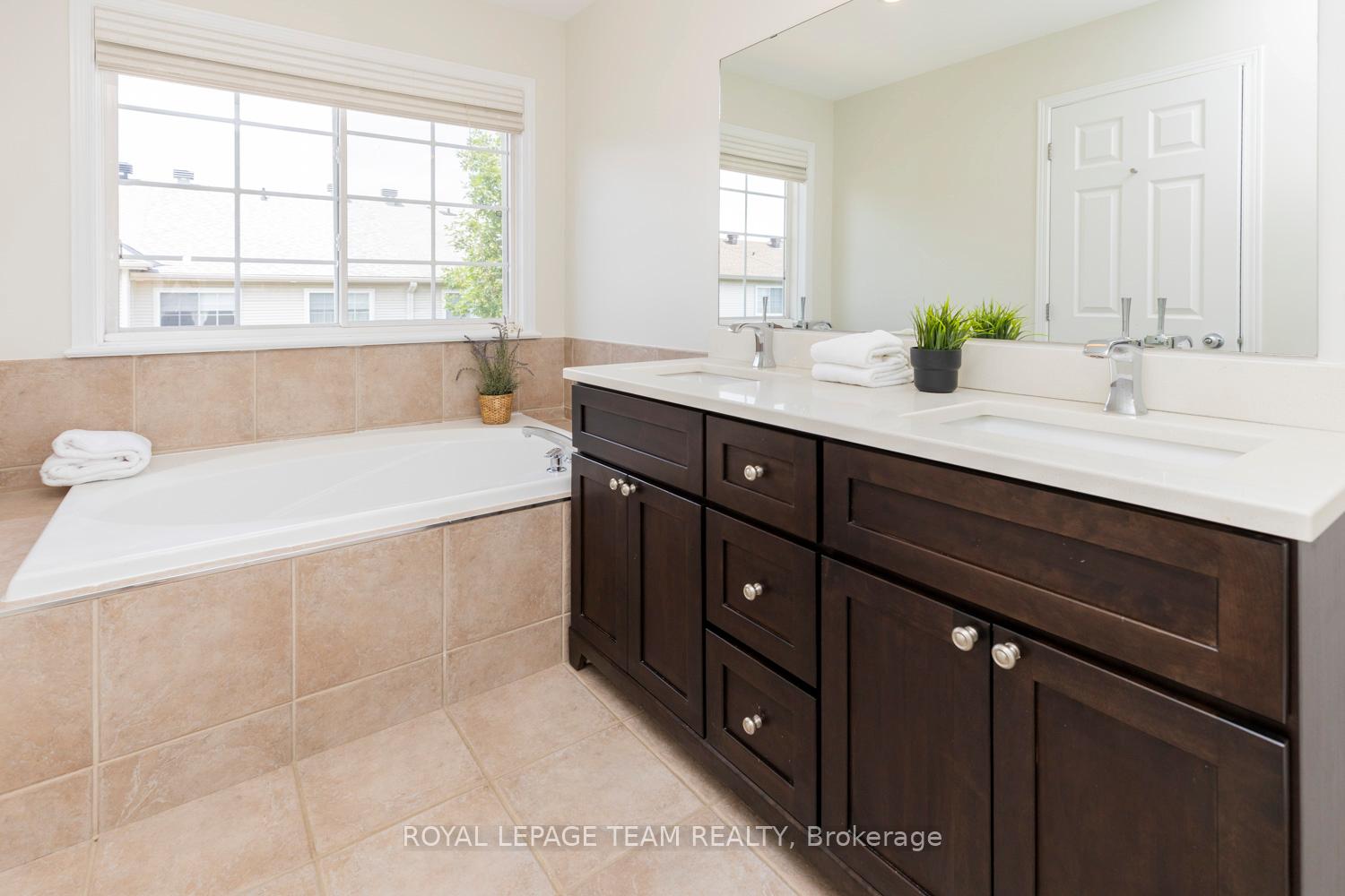 Photo 32 of 25 Kirkstone Private, Ottawa, Barrhaven - Stonebridge — HOMEH