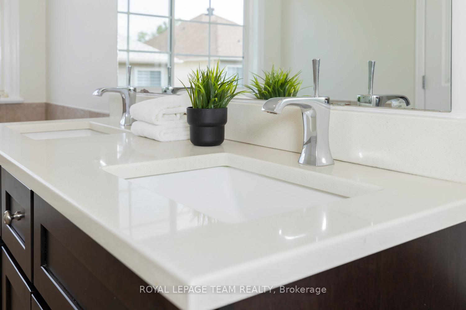 Photo 34 of 25 Kirkstone Private, Ottawa, Barrhaven - Stonebridge — HOMEH
