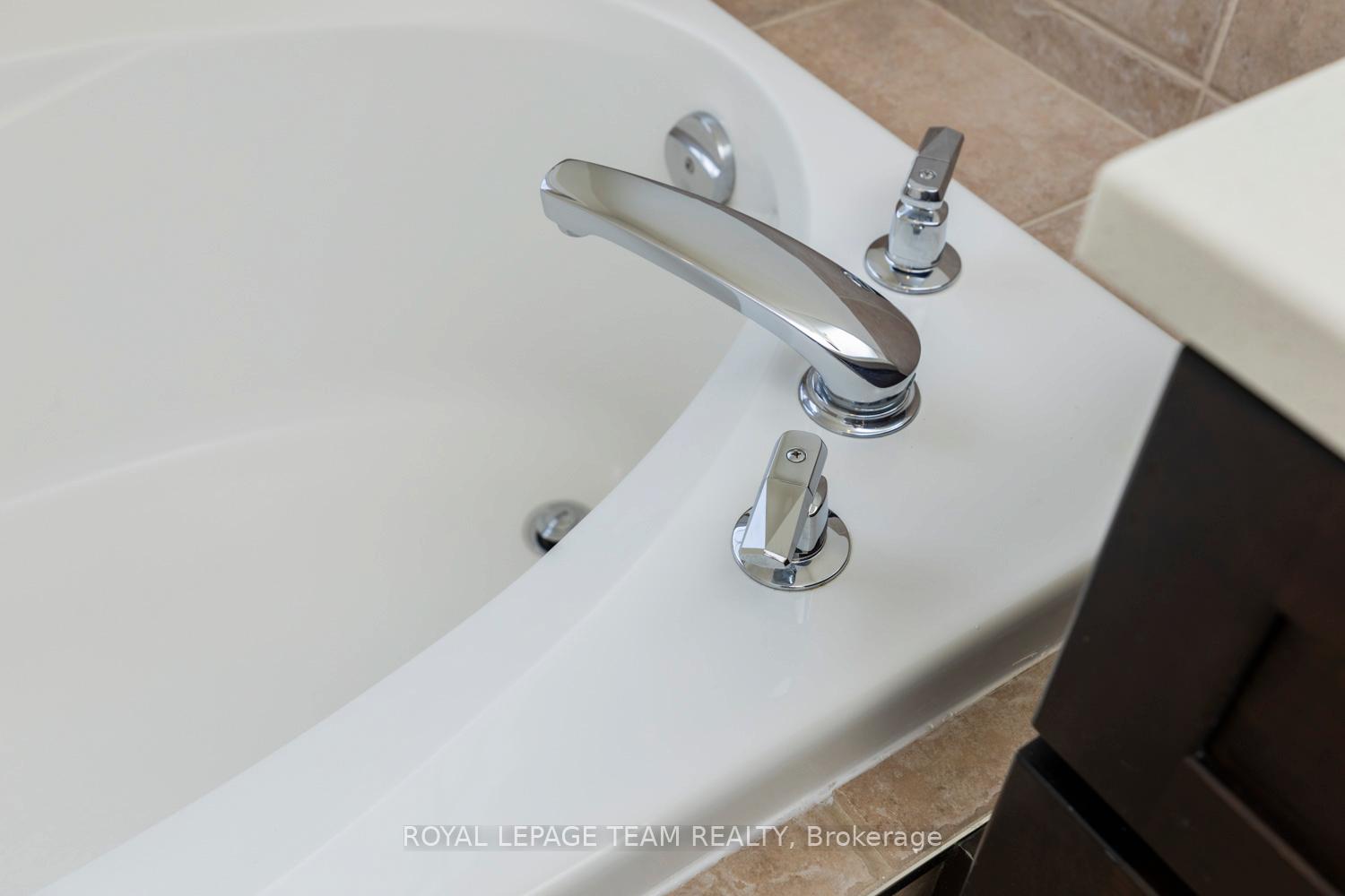 Photo 35 of 25 Kirkstone Private, Ottawa, Barrhaven - Stonebridge — HOMEH