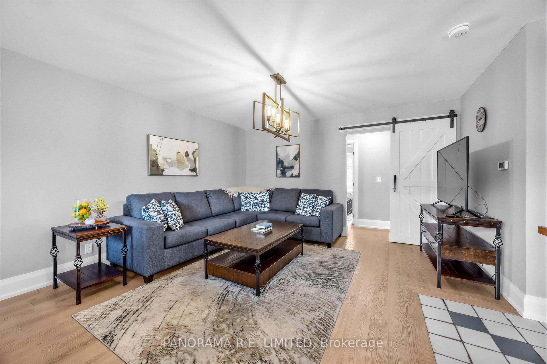Photo 5 of 14 Agar Crescent, Etobicoke, Islington-City Centre West — HOMEH