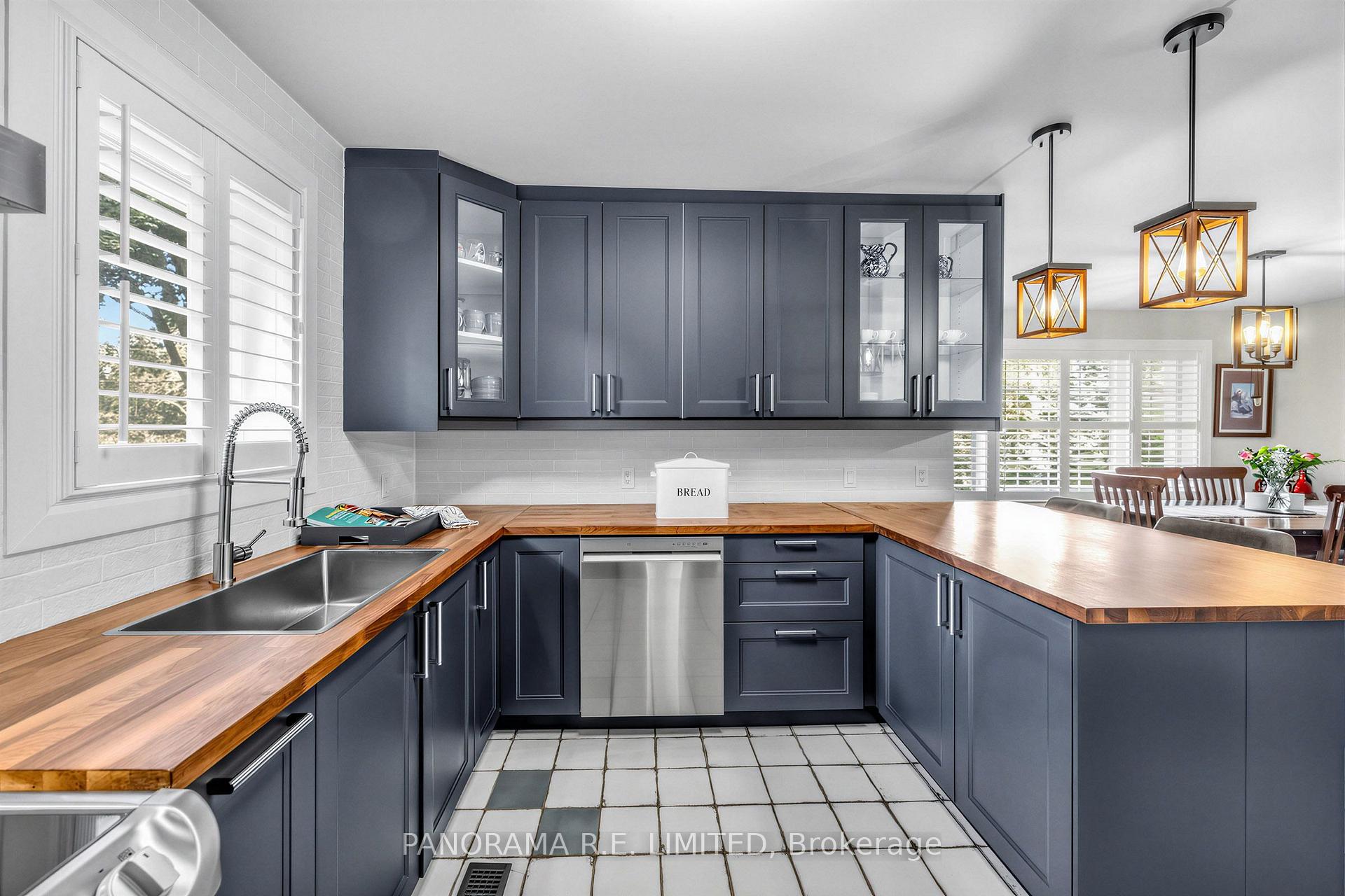 Photo 9 of 14 Agar Crescent, Etobicoke, Islington-City Centre West — HOMEH