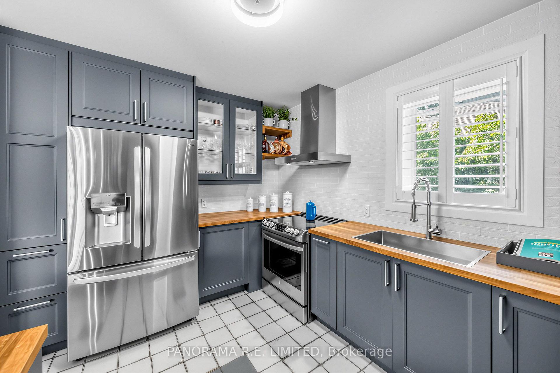 Photo 10 of 14 Agar Crescent, Etobicoke, Islington-City Centre West — HOMEH