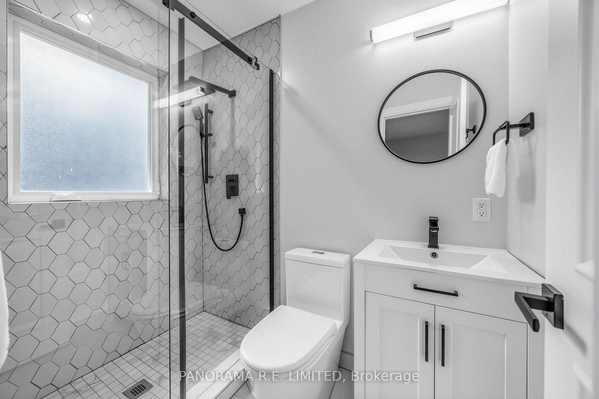 Photo 13 of 14 Agar Crescent, Etobicoke, Islington-City Centre West — HOMEH