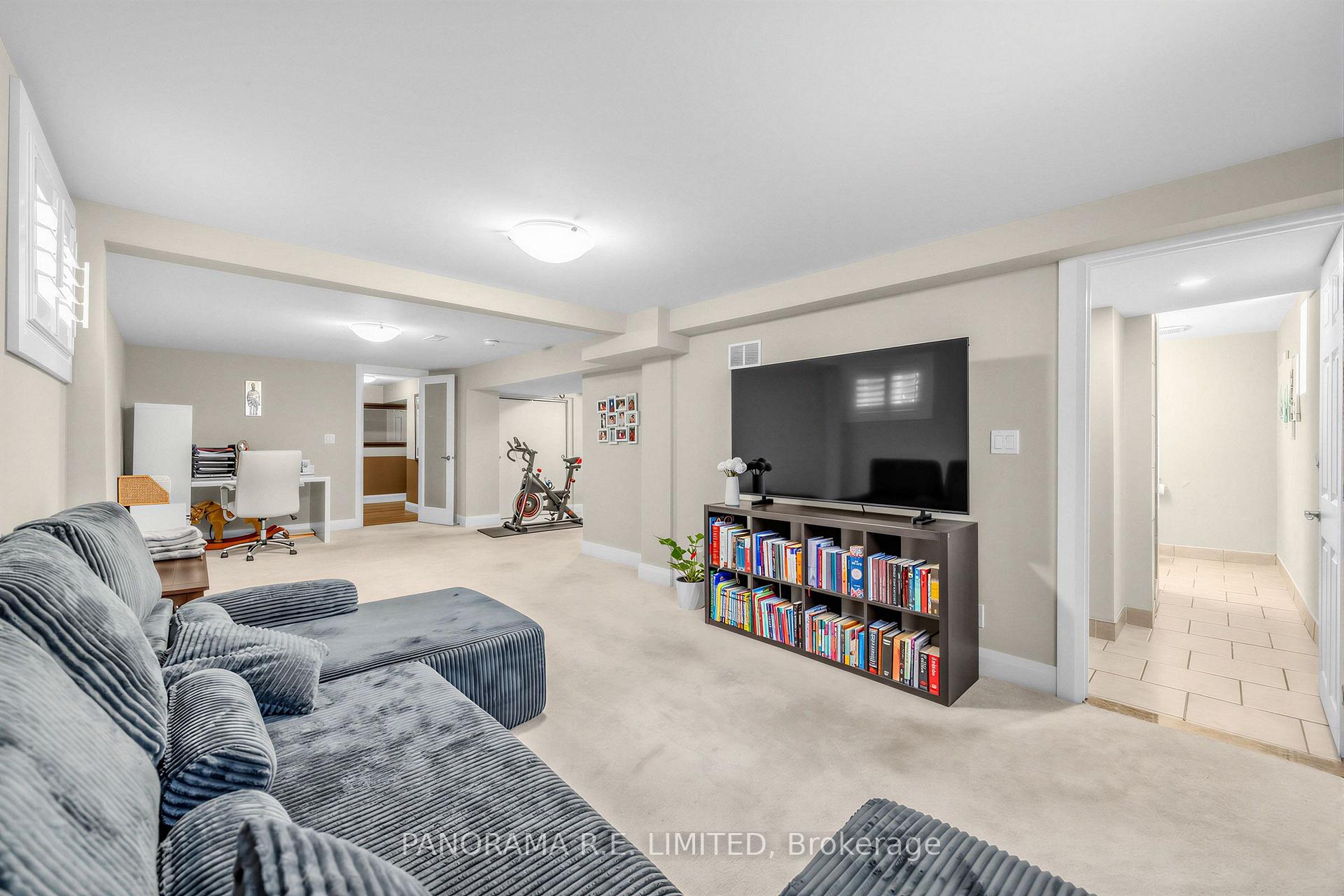 Photo 18 of 14 Agar Crescent, Etobicoke, Islington-City Centre West — HOMEH