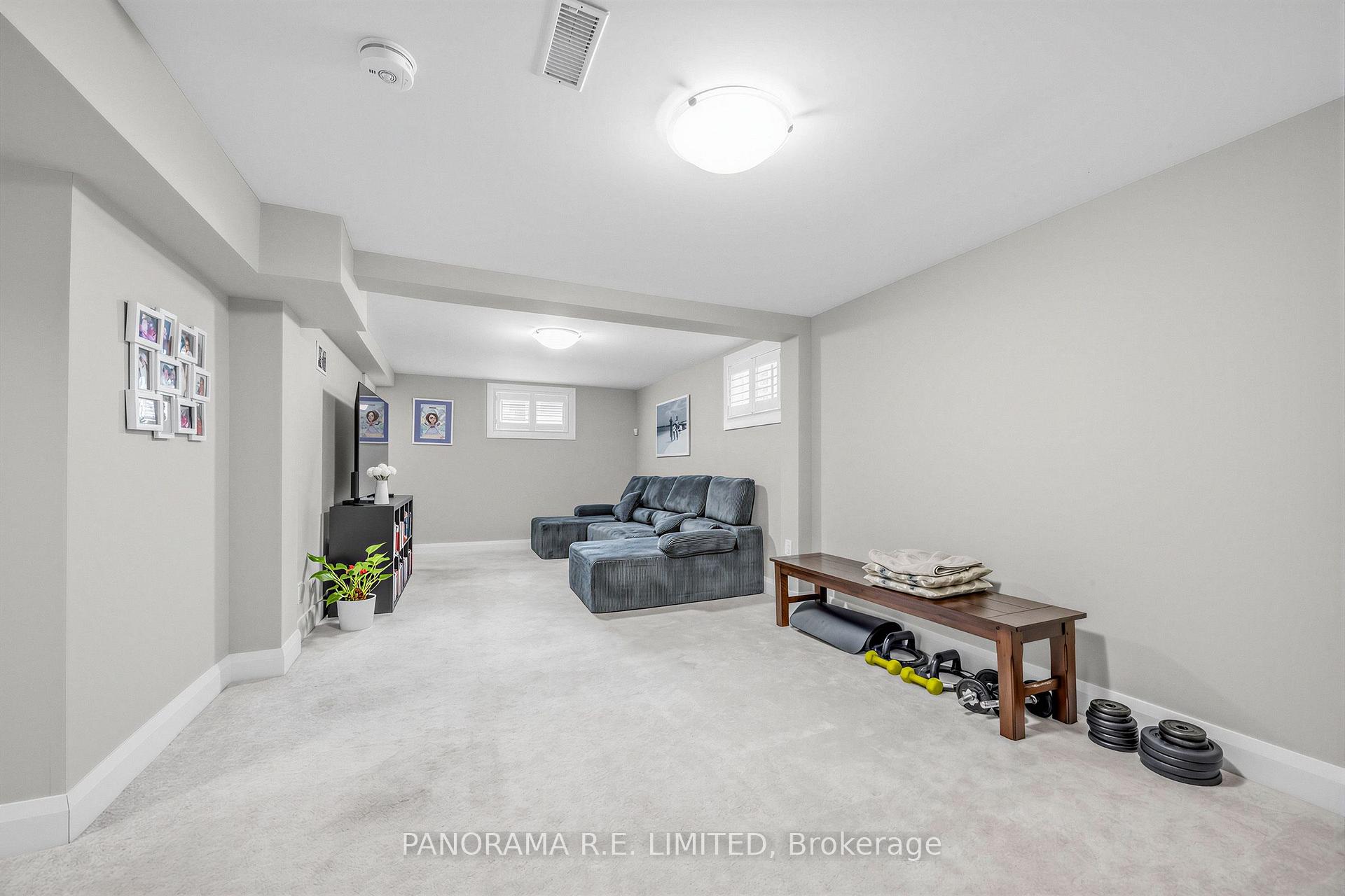 Photo 19 of 14 Agar Crescent, Etobicoke, Islington-City Centre West — HOMEH