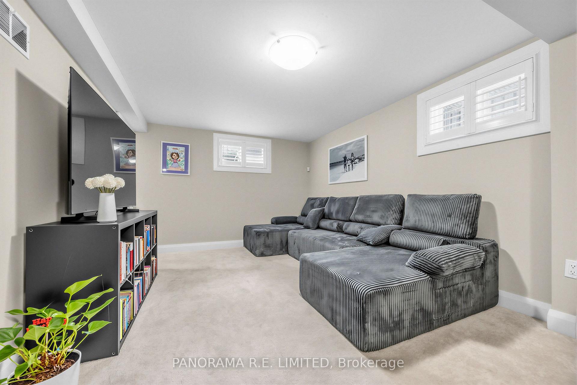 Photo 20 of 14 Agar Crescent, Etobicoke, Islington-City Centre West — HOMEH