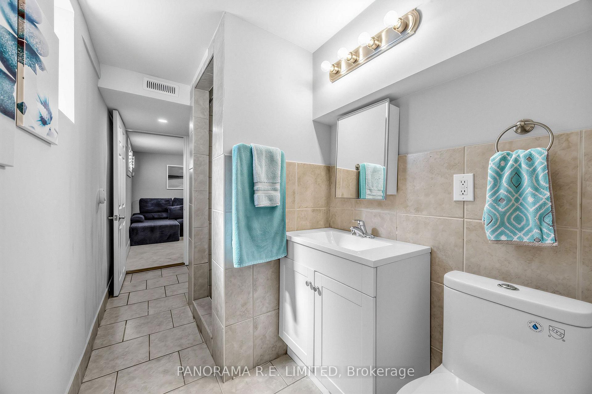 Photo 23 of 14 Agar Crescent, Etobicoke, Islington-City Centre West — HOMEH