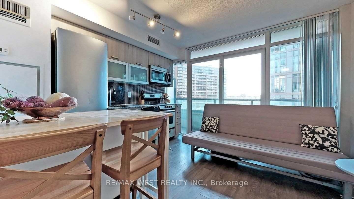 Photo 4 of Unit 720, 36 Lisgar Street, Toronto, Little Portugal — HOMEH