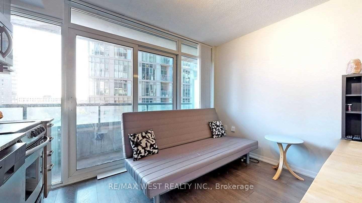 Photo 5 of Unit 720, 36 Lisgar Street, Toronto, Little Portugal — HOMEH