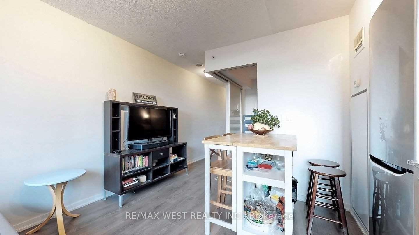 Photo 6 of Unit 720, 36 Lisgar Street, Toronto, Little Portugal — HOMEH