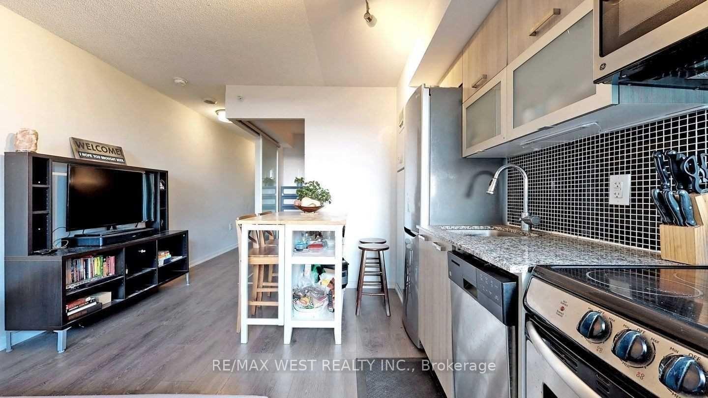 Photo 7 of Unit 720, 36 Lisgar Street, Toronto, Little Portugal — HOMEH
