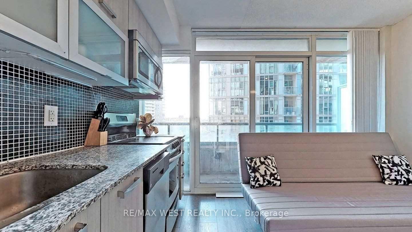 Photo 8 of Unit 720, 36 Lisgar Street, Toronto, Little Portugal — HOMEH