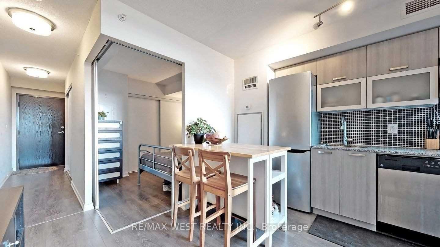 Photo 9 of Unit 720, 36 Lisgar Street, Toronto, Little Portugal — HOMEH